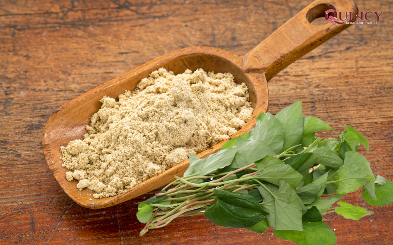 Dùng cám gạo và rau diếp cá trị mụn bọc 