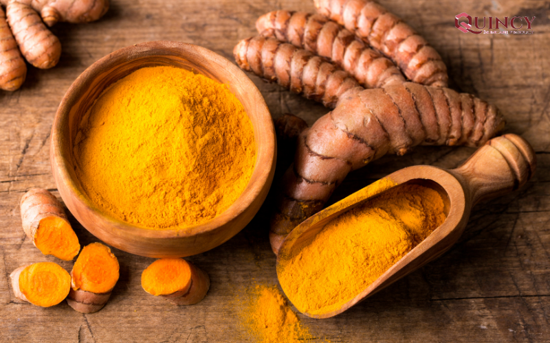 Những cách trị mụn nhọt bằng nguyên liệu thiên nhiên hiệu quả, chi phí thấp 16 Những cách trị mụn nhọt bằng nguyên liệu thiên nhiên - Sử dụng bột nghệ