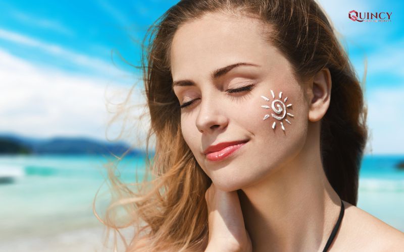 Cách dưỡng da tự nhiên cho phụ nữ tuổi 30 13 Sử dụng kem chống nắng hàng ngày