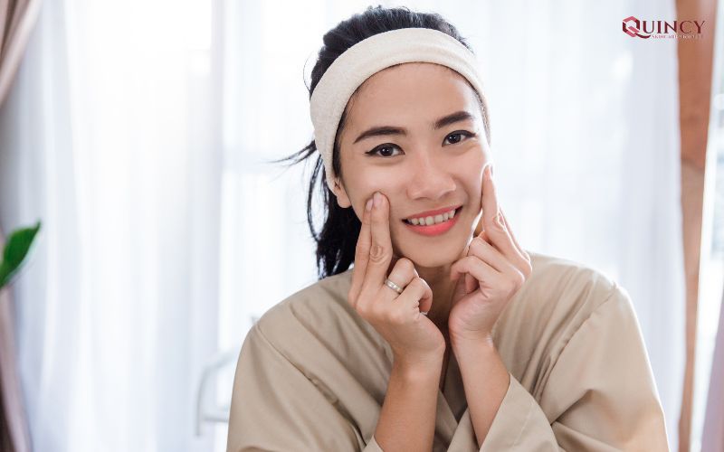 Cách dưỡng da tự nhiên cho phụ nữ tuổi 30 18 Massage da mặt hàng ngày