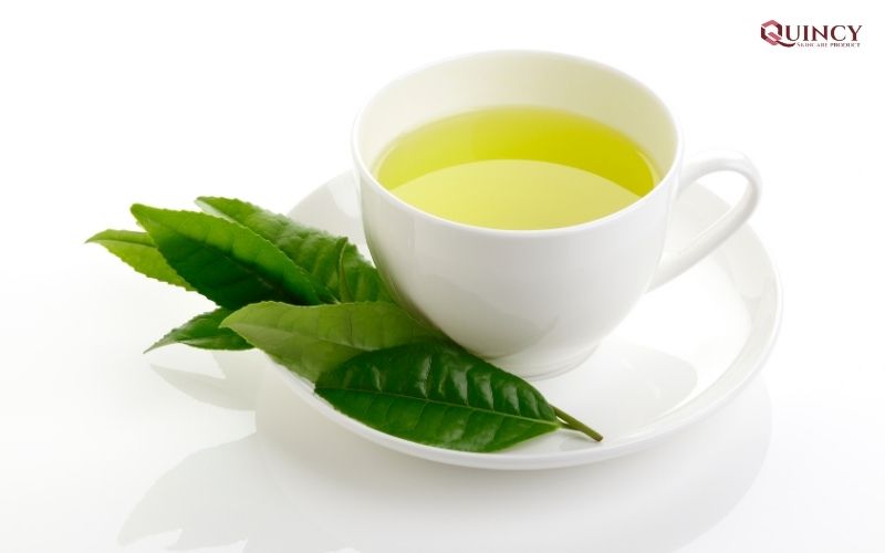 Da mặt bị ngứa thì phải làm sao? 17 Điều trị hiện tượng da mặt bị ngứa với lá chè xanh