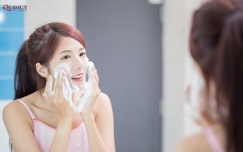 Sữa rửa mặt tẩy tế bào chết 