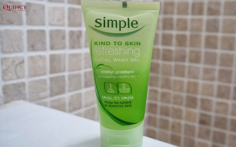 sữa rửa mặt Simple Refreshing Facial Wash